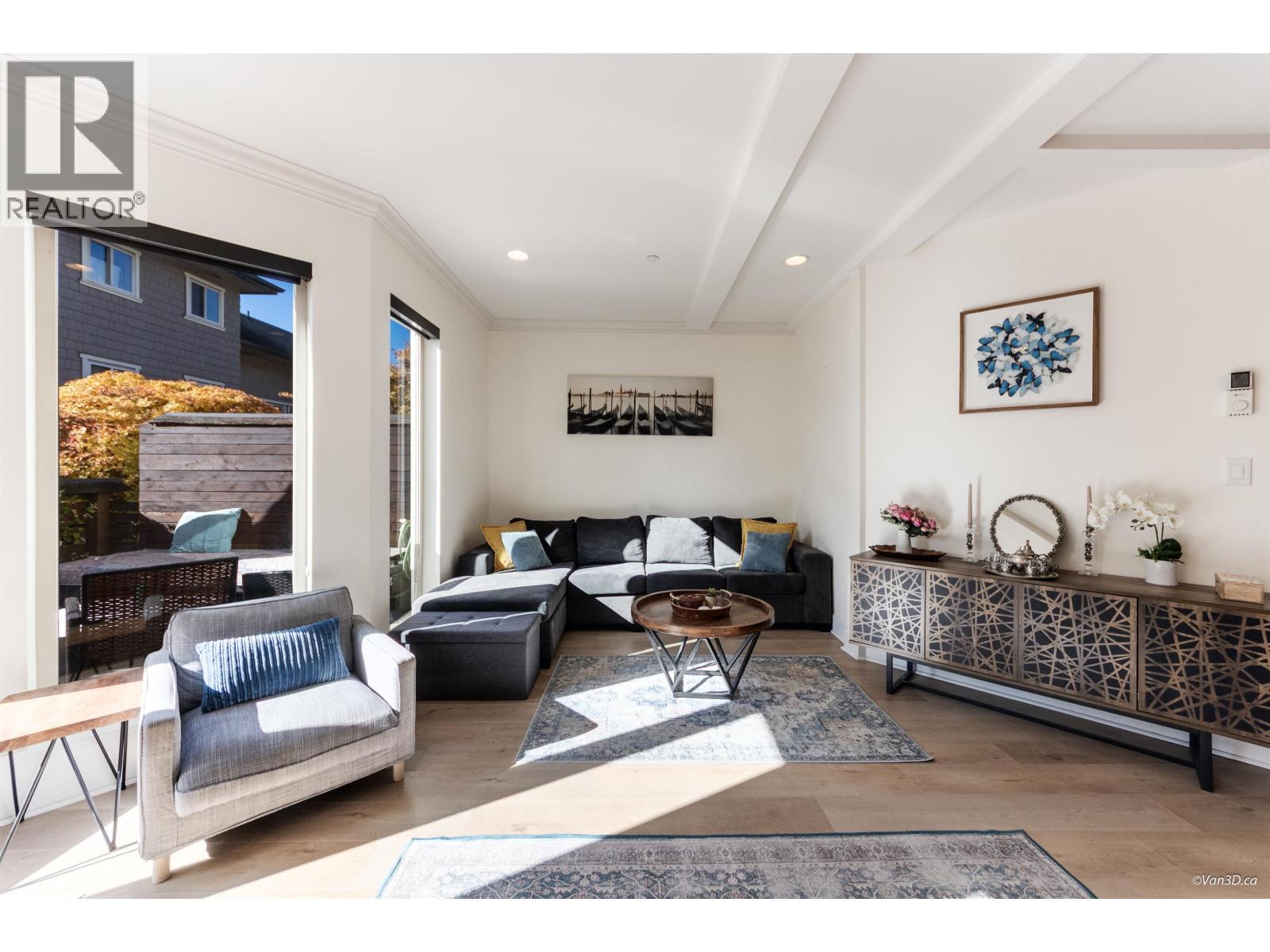 215 E 4th Street Unit 9, North Vancouver, BC V7L 1J1