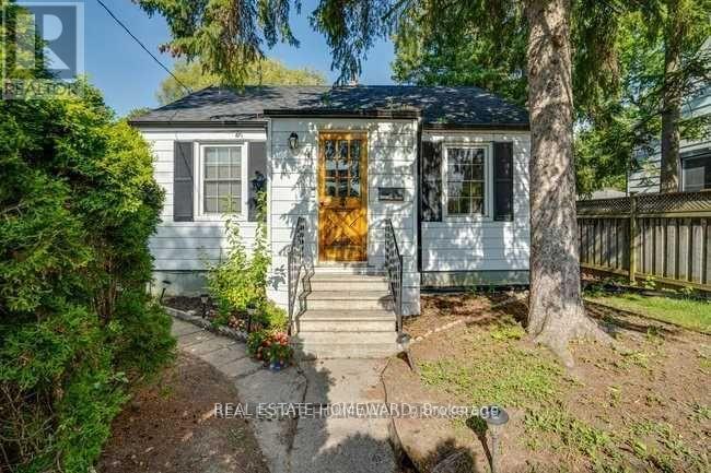 4 Warvet Cres, Toronto, ON M4B 1P3