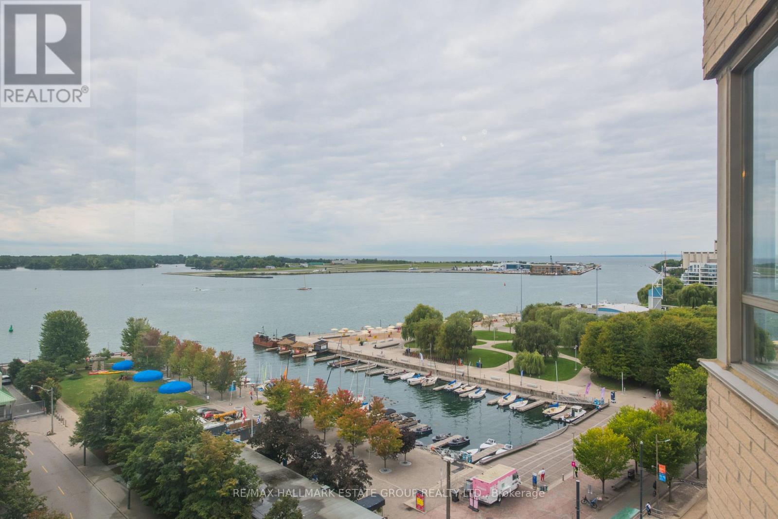 1102 270 Queens Quay W, Toronto, ON M5J 2N4