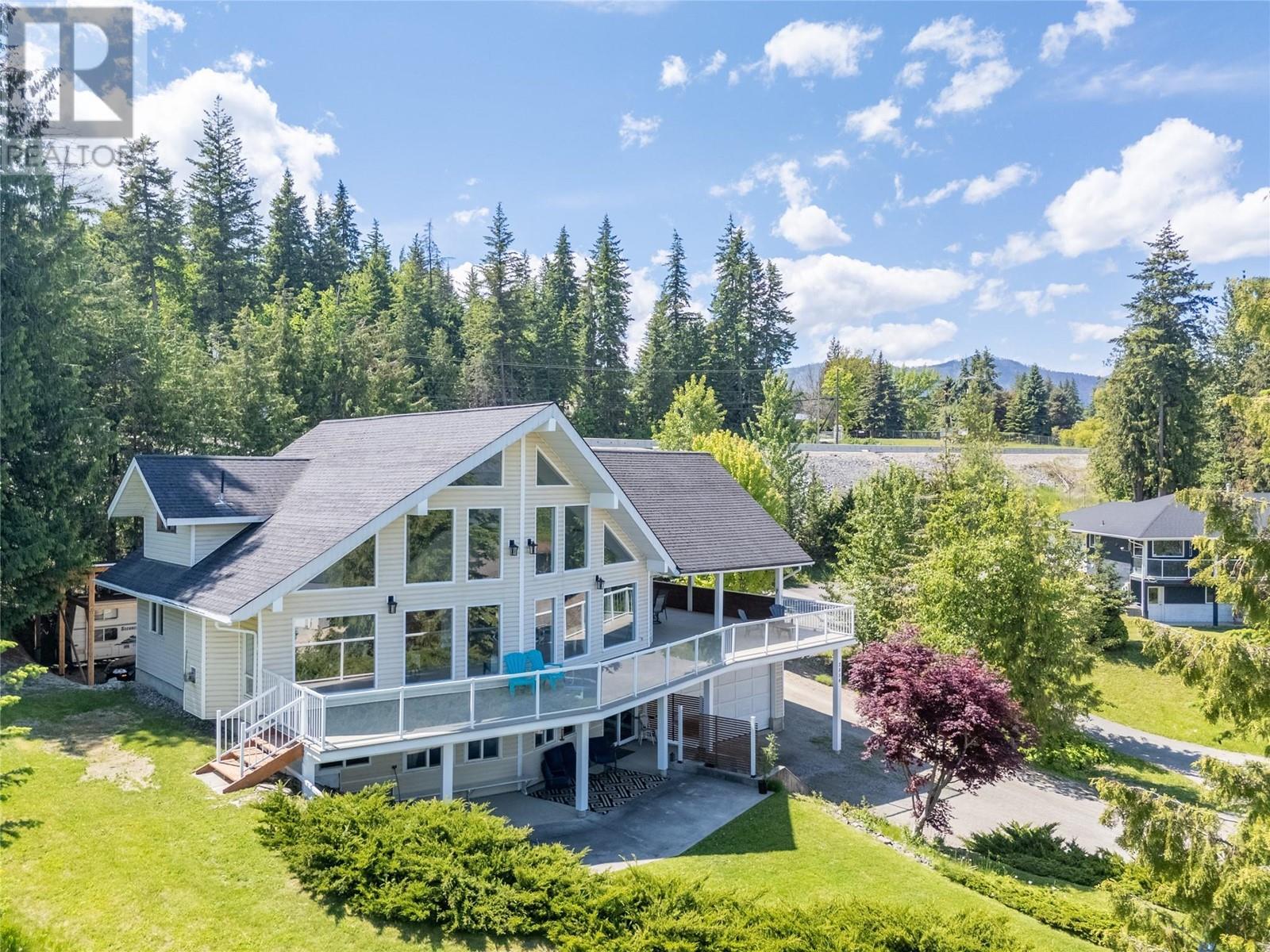 2854 Walsh Rd, Sorrento, BC V0E 2W1