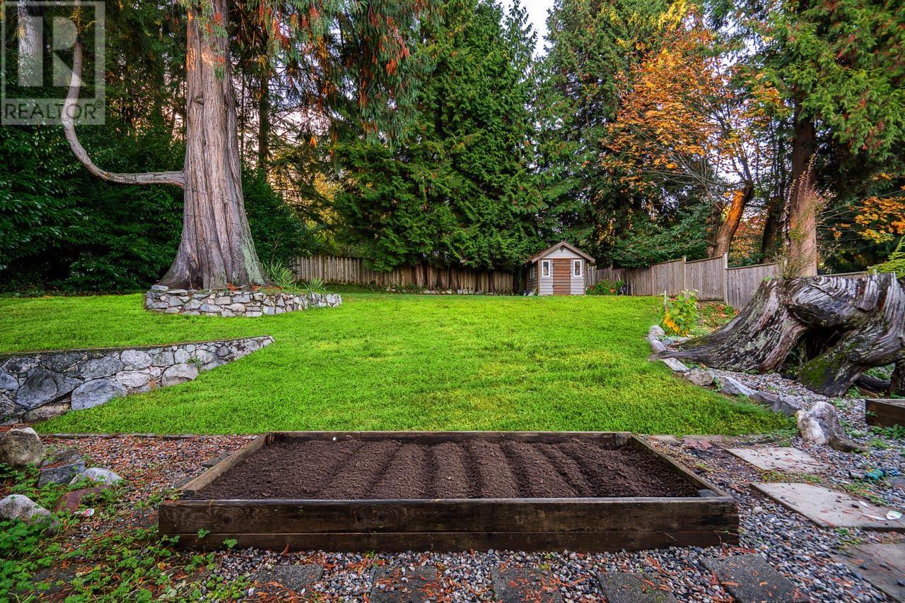 1358 E 14th St, North Vancouver, BC V7J 1K4