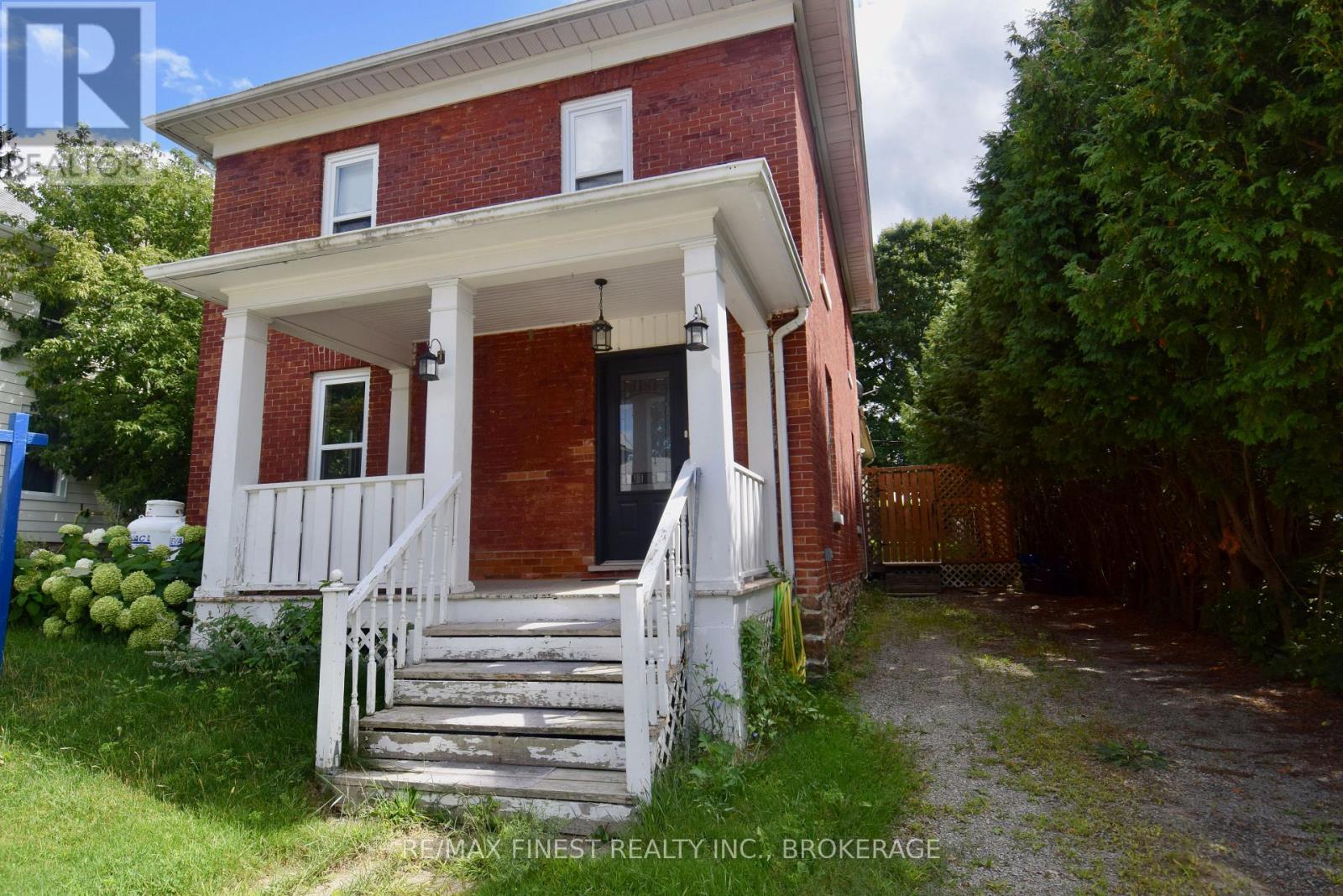 36 William St, Rideau Lakes, ON K0E 1G0