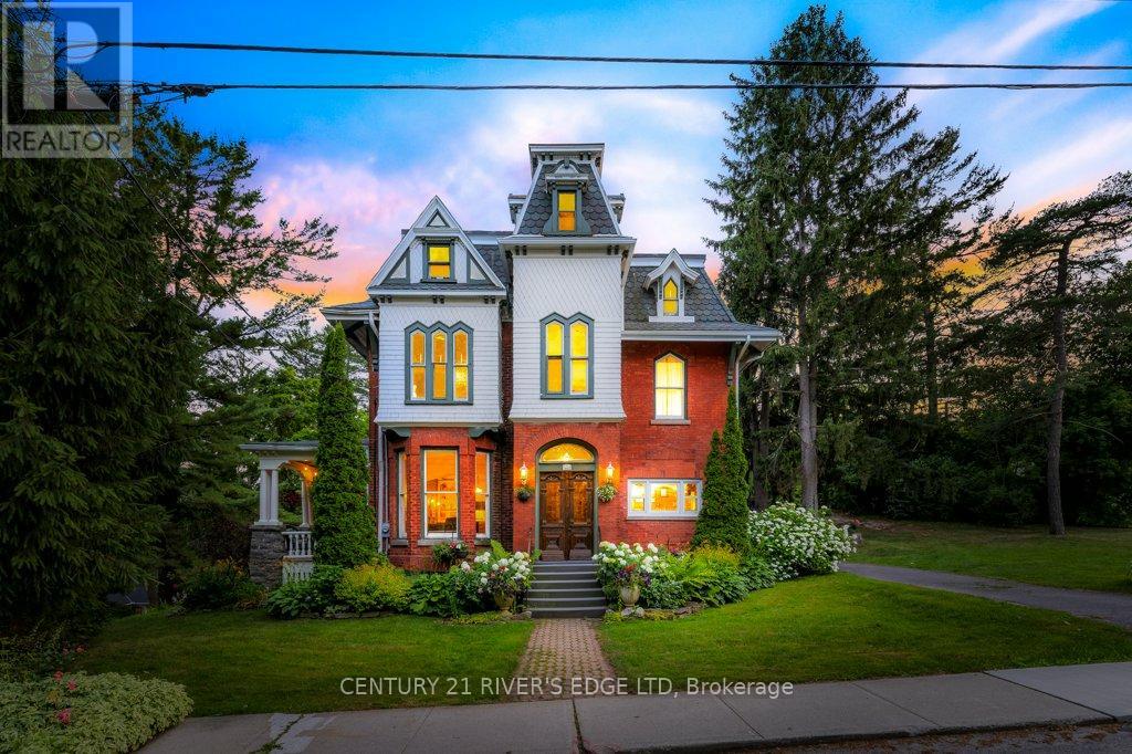 20 Sherwood St, Brockville, ON K6V 5M9