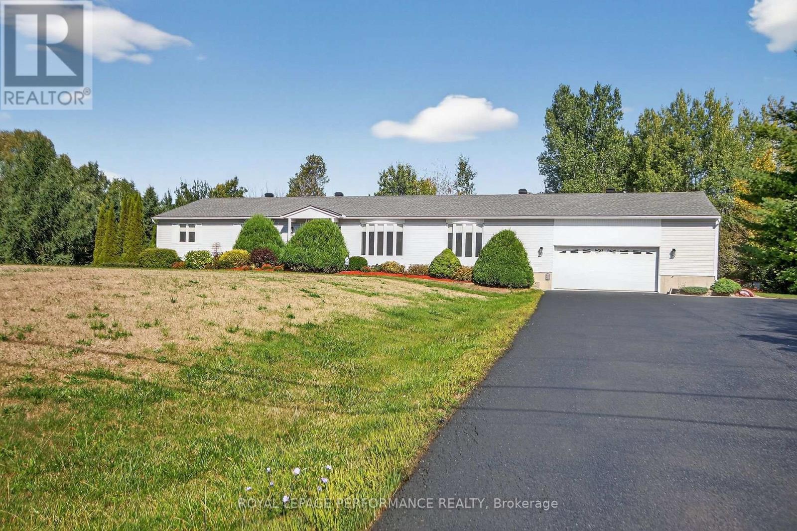 8329 Rodney Farm Dr, Ottawa, ON K0A 2P0