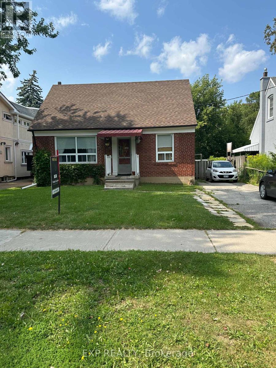 12 Pleasant Ave, Toronto, ON M2M 1L9