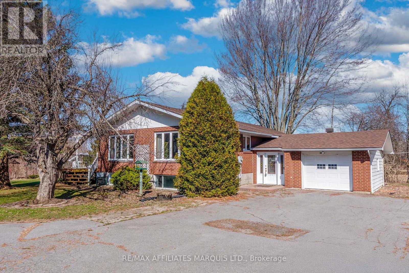 10984 County Rd 2 Rd, South Dundas, ON K0E 1K0