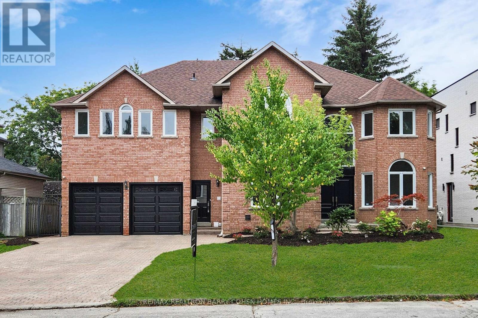 12 Larkfield Dr, Toronto, ON M3B 2H1