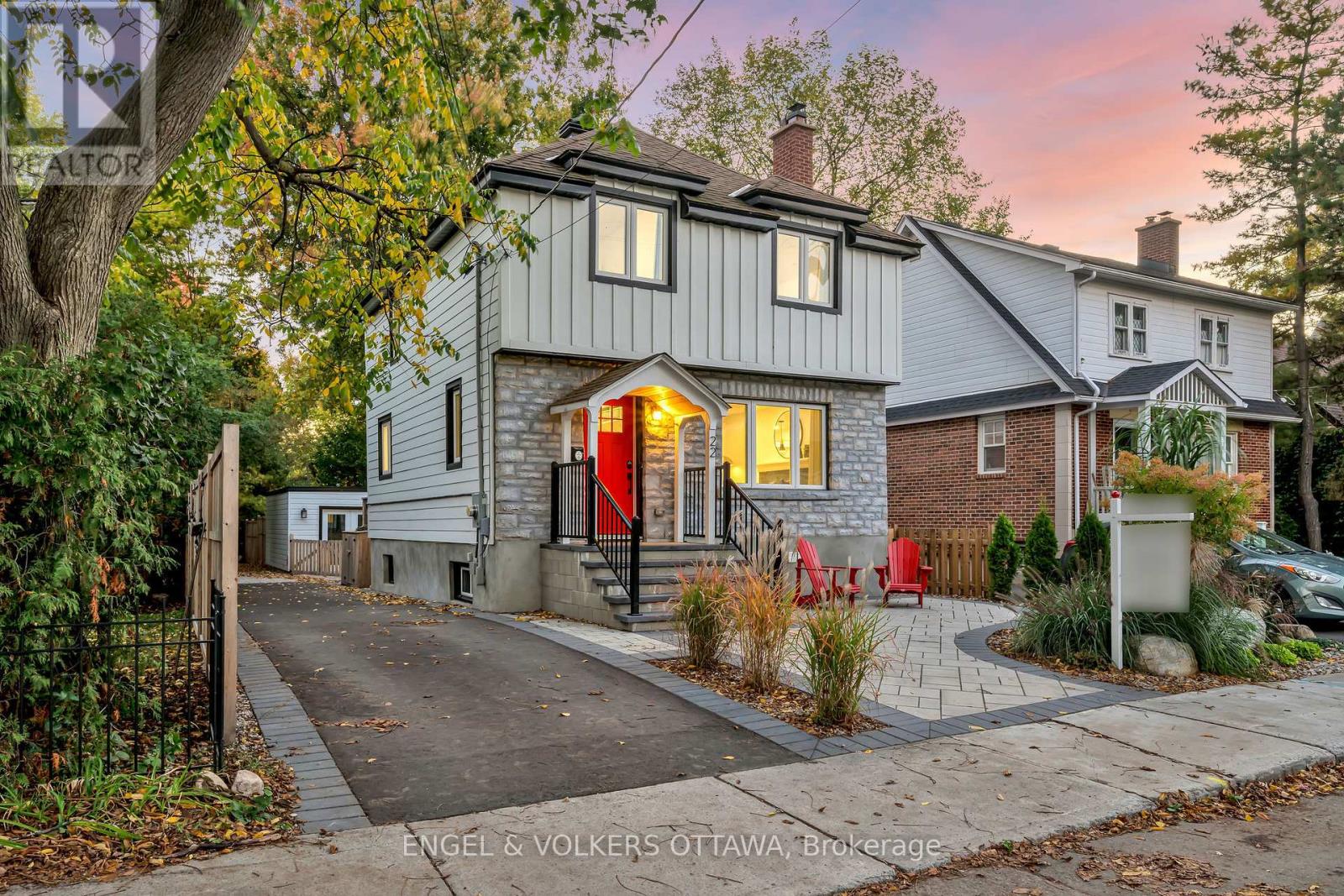 22 Harvard Ave, Ottawa, ON K1S 4Z3