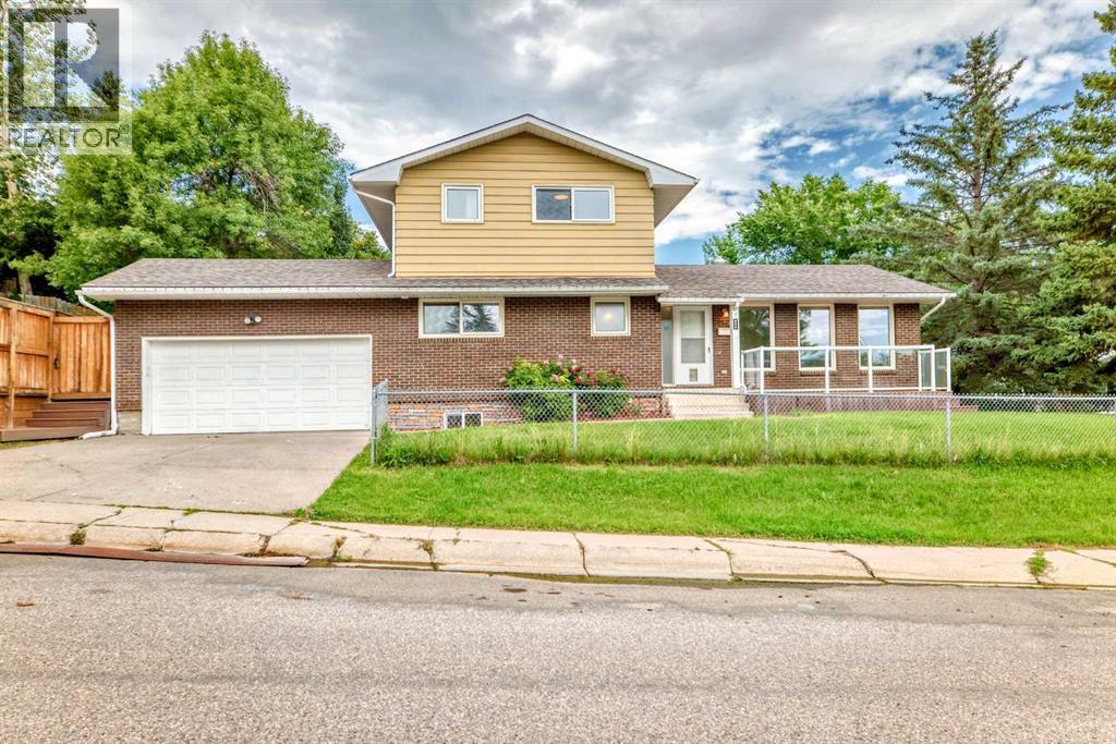 523 Cantrell Dr SW, Calgary, AB T2W 2K9