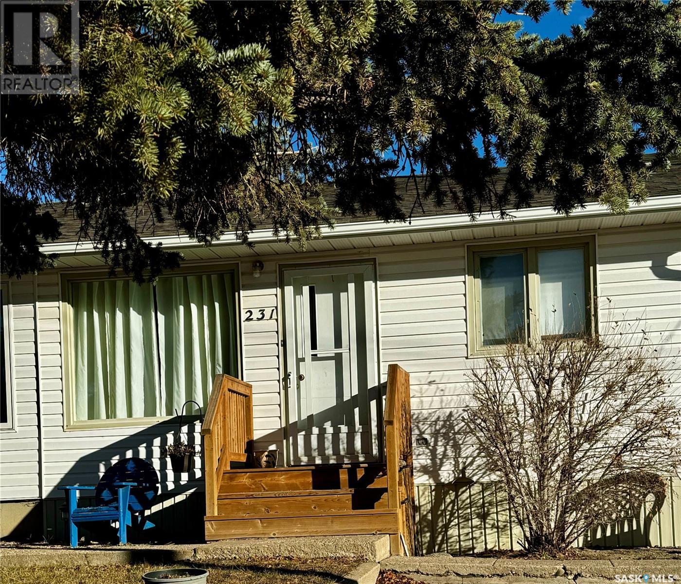 231 18 Avenue Northeast, Swift Current, SK S9H 2Y2