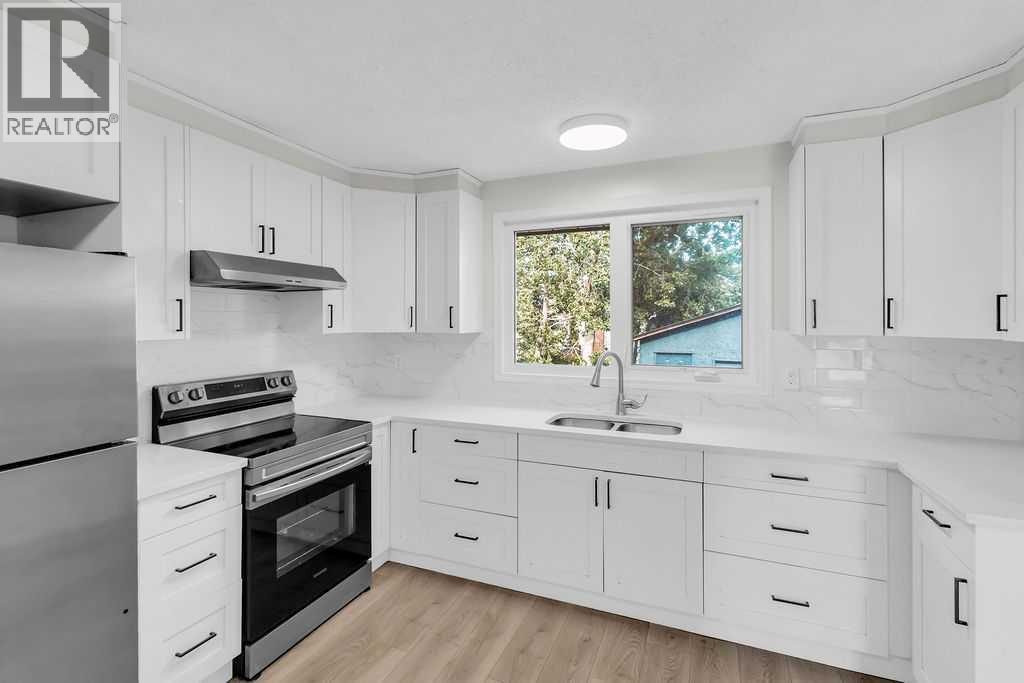 10 Radcliffe Cres SE, Calgary, AB T2Z 5X2