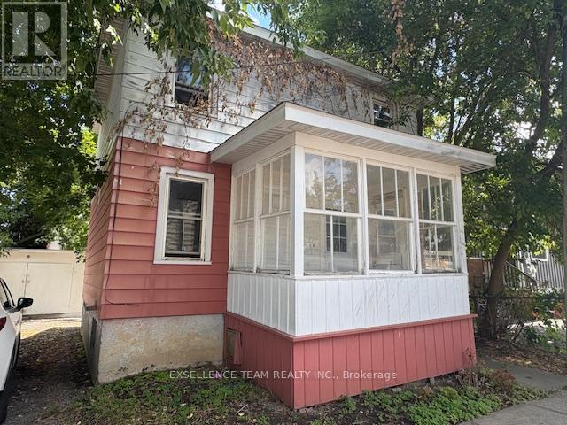 1 Menard Ave E, Cornwall, ON K6H 4K2