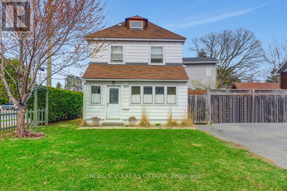 989 Bakervale Dr, Ottawa, ON K1Z 6N7