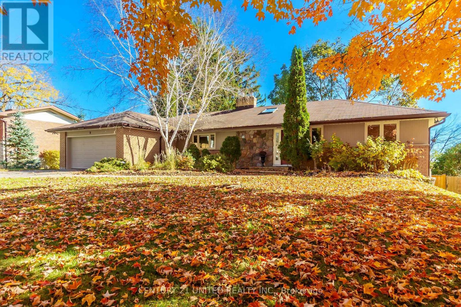 8 Oakwood Crescent Ward 2, Peterborough, ON K9J 1N3