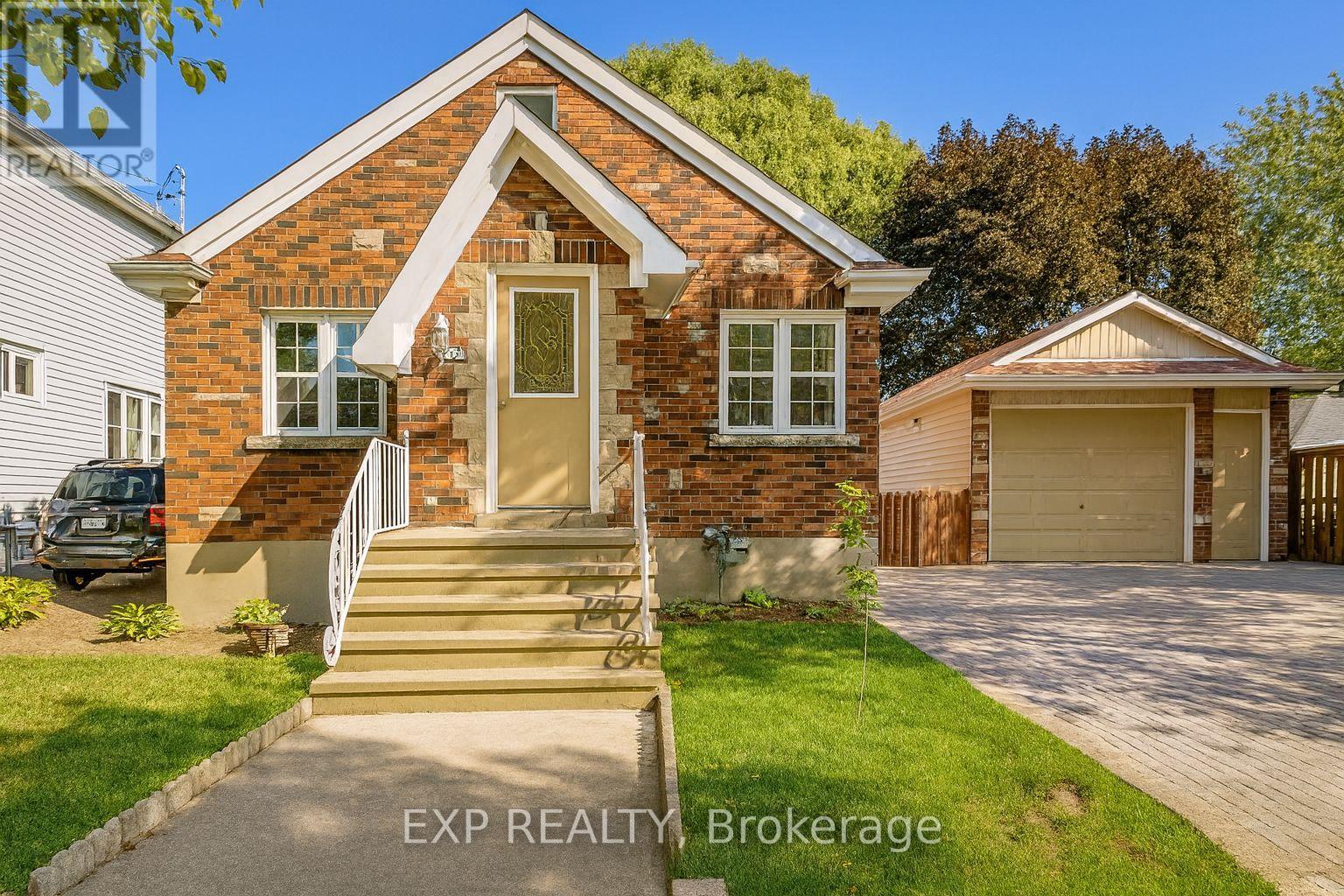 20 Marmora St, St. Catharines, ON L2P 3C1
