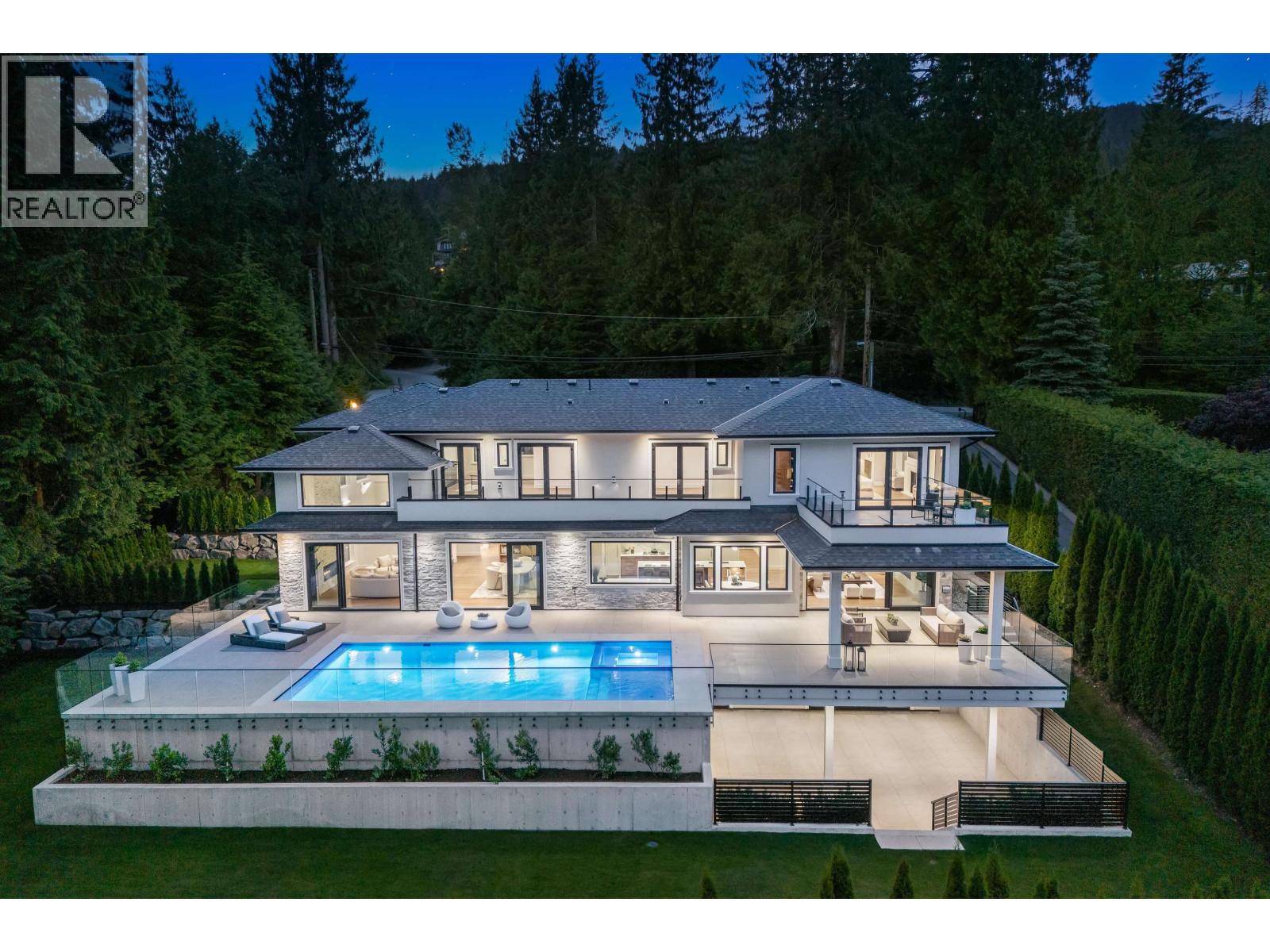 360 Southborough Dr, West Vancouver, BC V7S 1M1