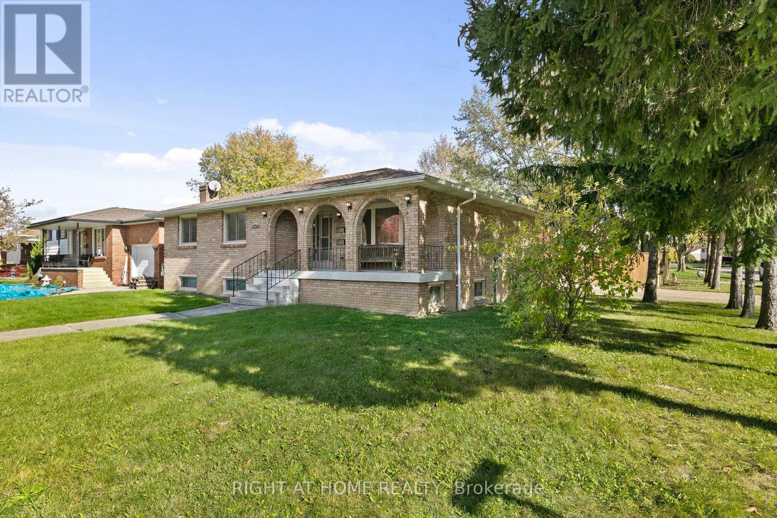 94 States Ave, Amherstburg, ON N9V 3M3