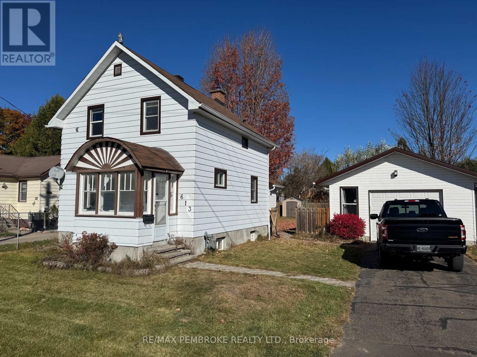 613 Roy St W, Laurentian Valley, ON K8A 6R9