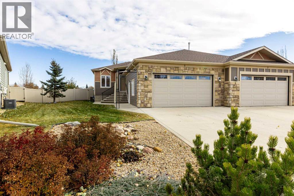 5 Michener Pl, Red Deer, AB T4P 0M6