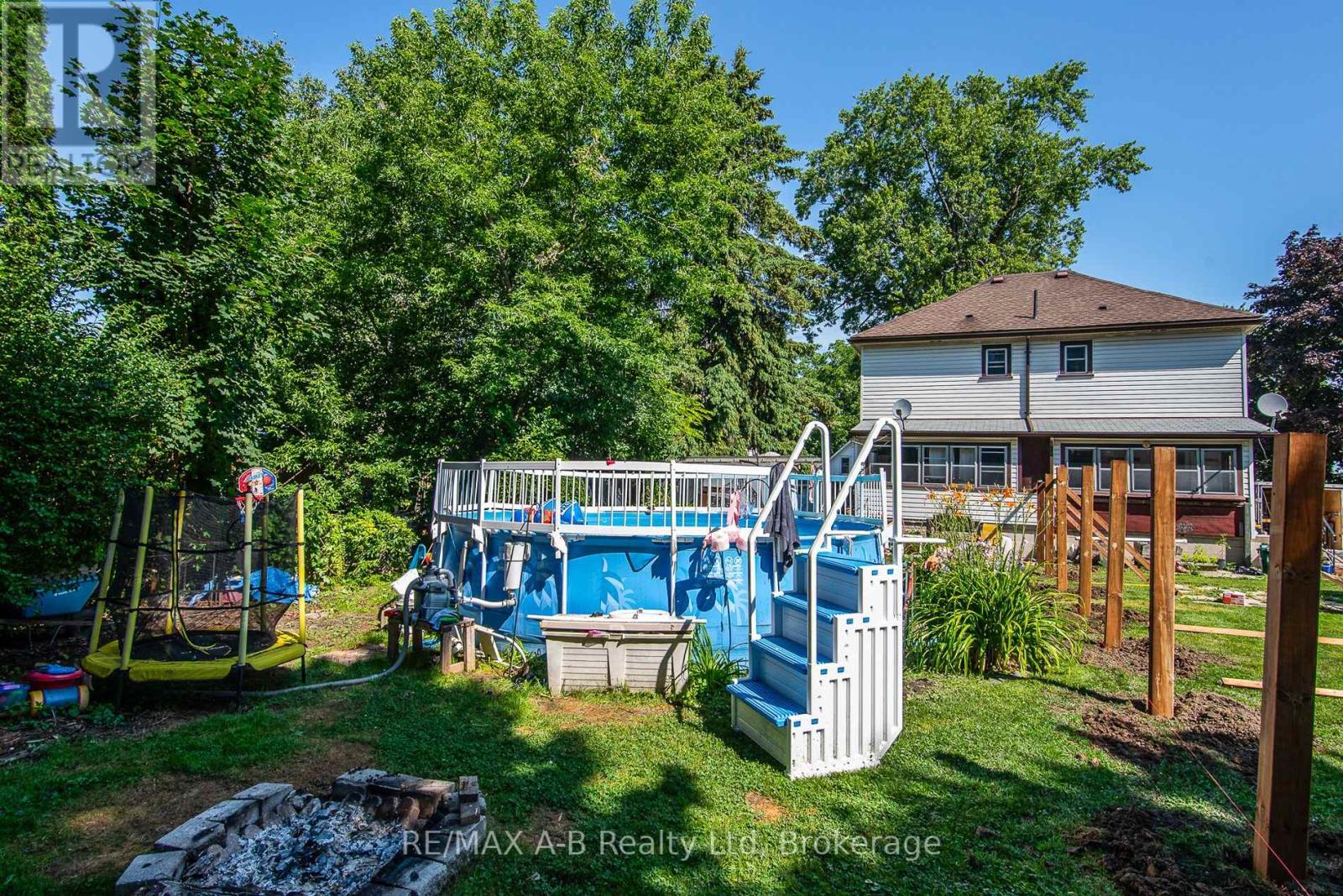 83 E Gore St, Stratford, ON N5A 3X4