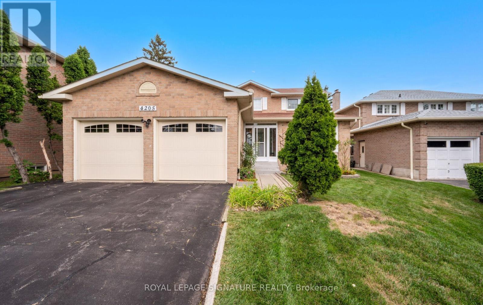 4205 Sawmill Valley Dr, Mississauga, ON L5L 3H1