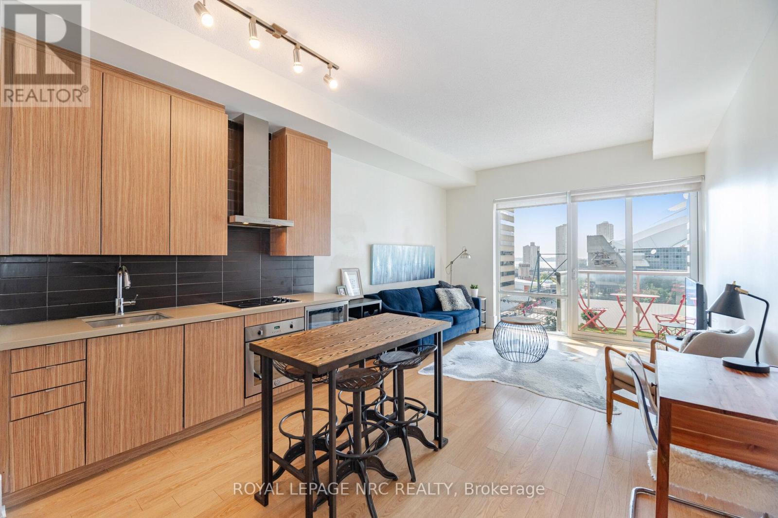 920 20 John St, Toronto, ON M5V 0G5