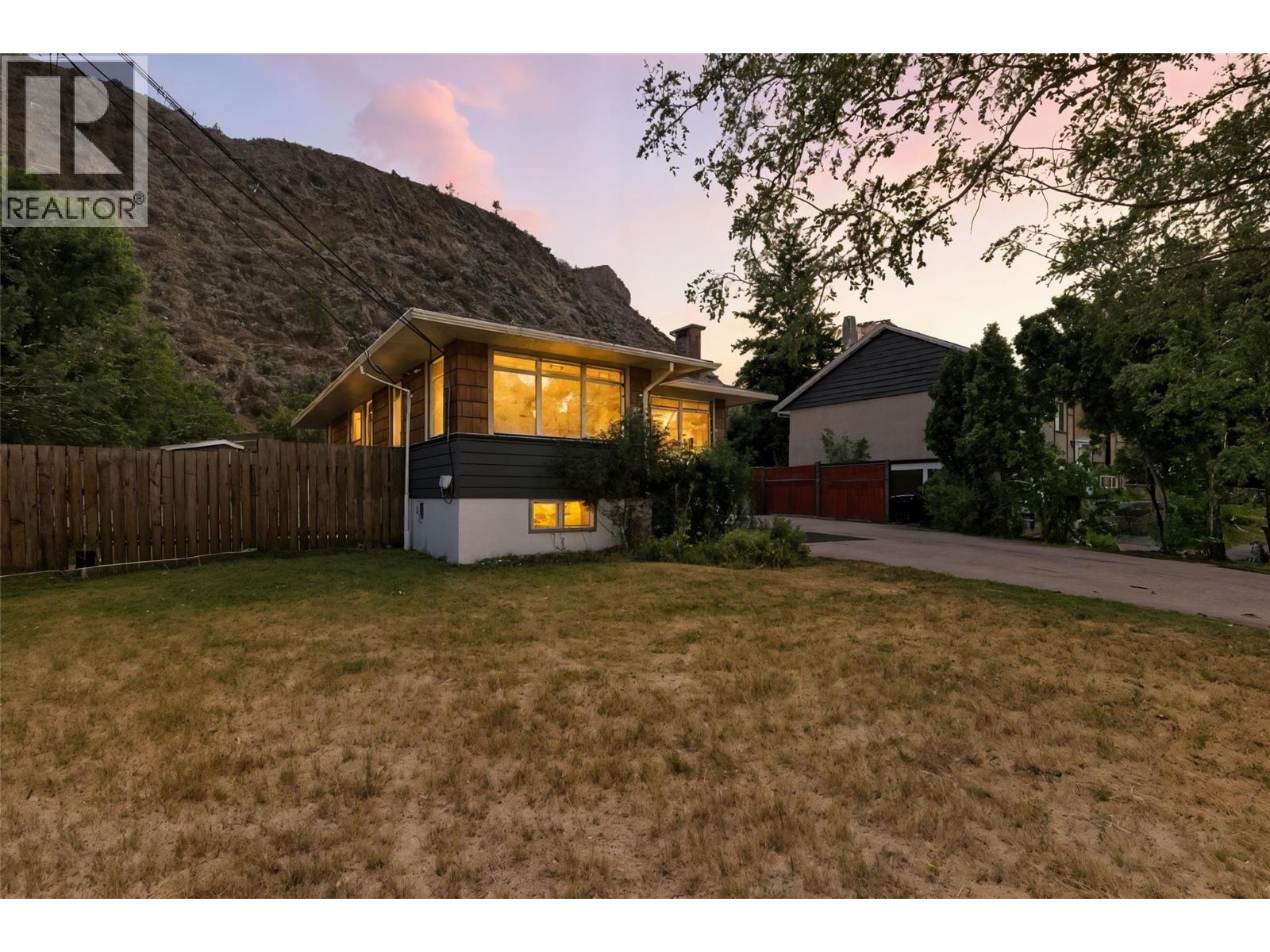 2105 Valleyview Dr, Kamloops, BC V2C 4C3