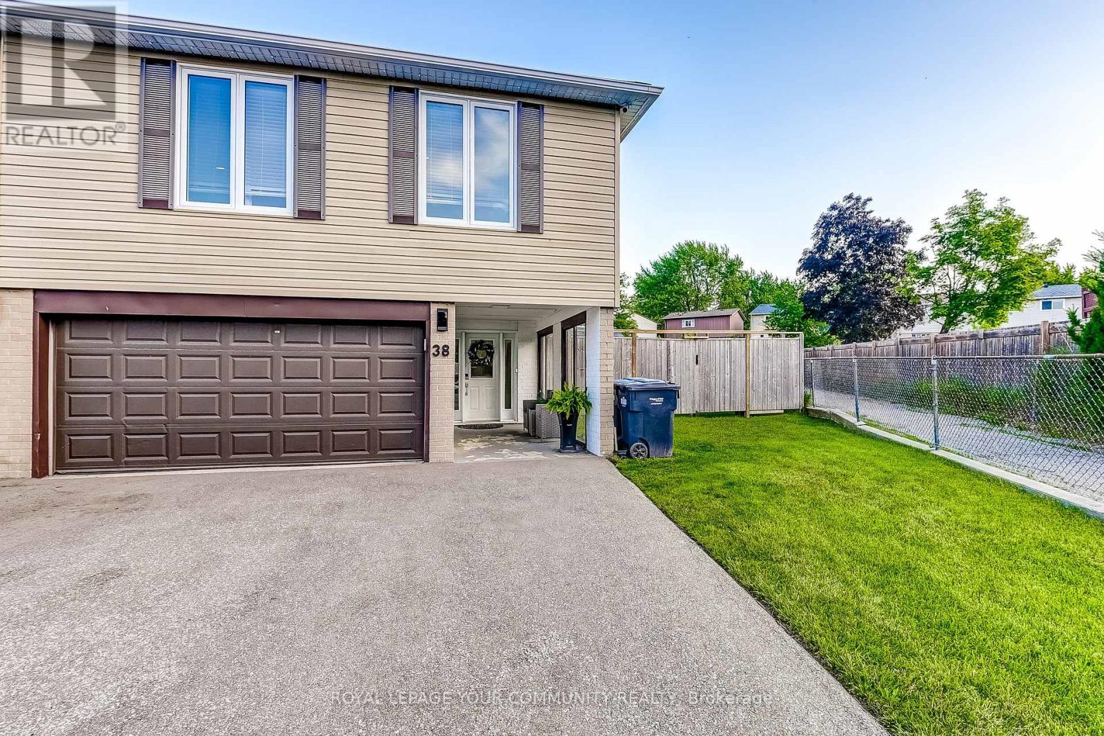 38 Gainsborough Rd, Brampton, ON L6S 1X1