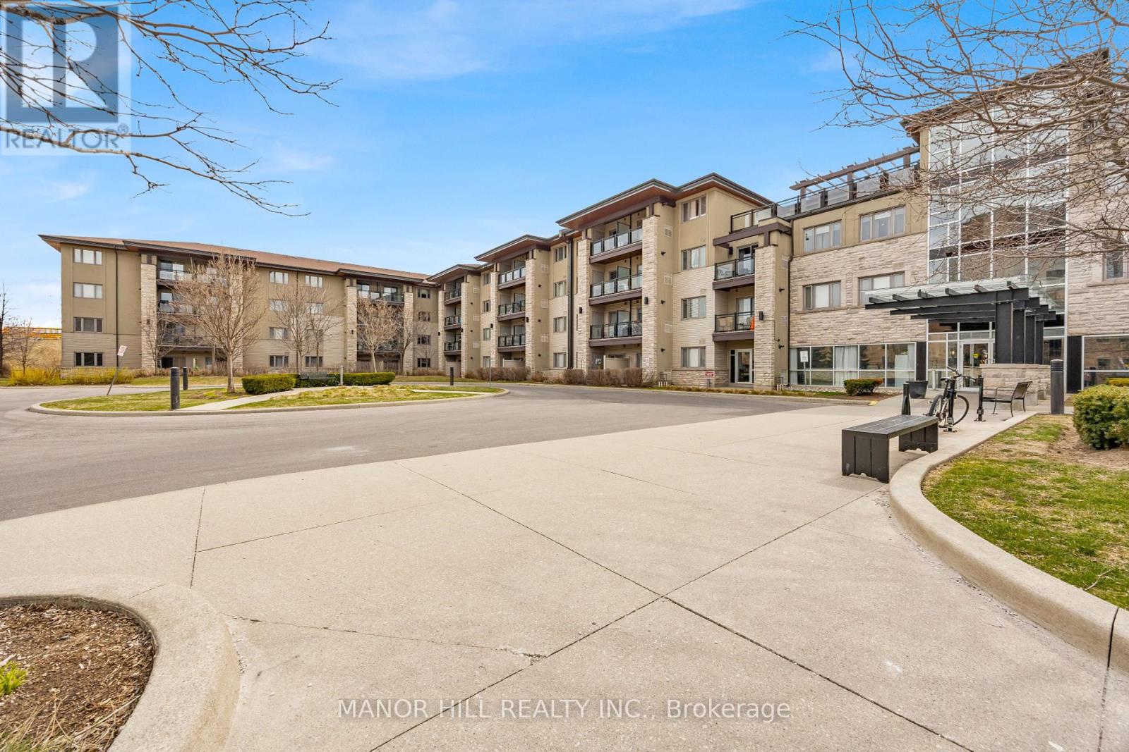 330 570 Lolita Gdns N, Mississauga, ON L5A 0A1