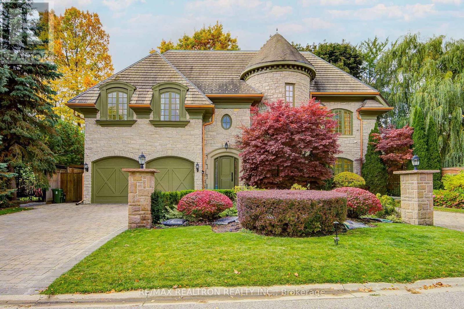 7 Legacy Ct, Toronto, ON M2L 2Y7