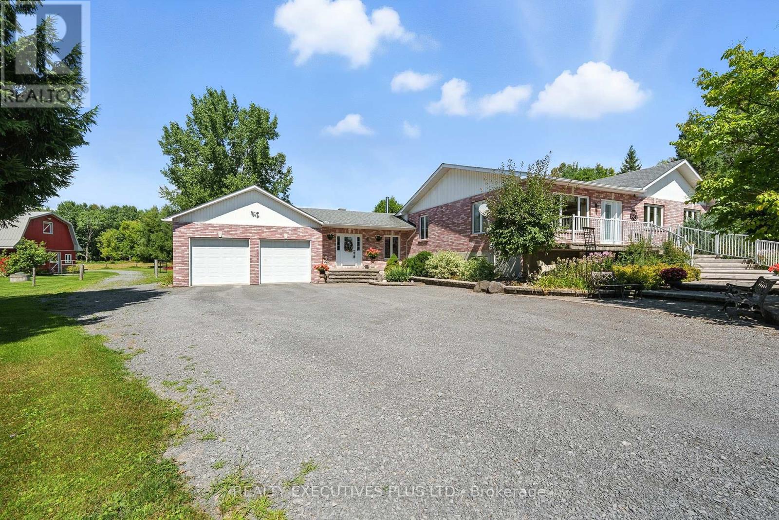 2935 Baseline Rd, Clarence-Rockland, ON K4K 1W7