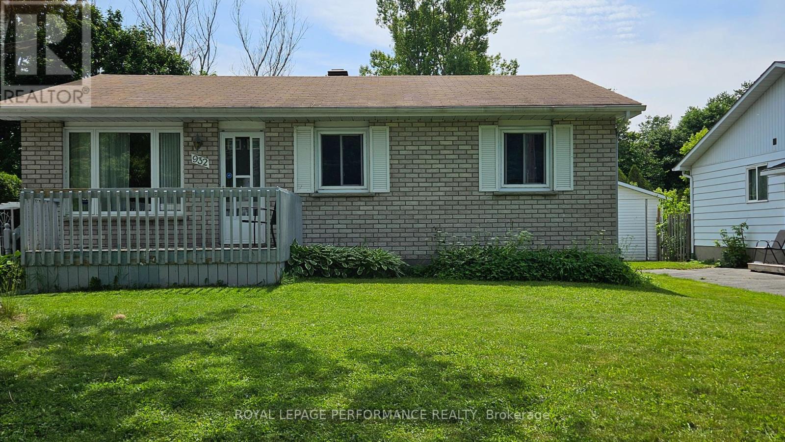932 Laflin Ave, Cornwall, ON K6J 5J1