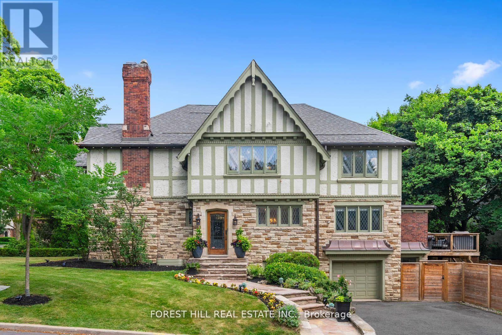 39 Ava Rd, Toronto, ON M5P 1Y5
