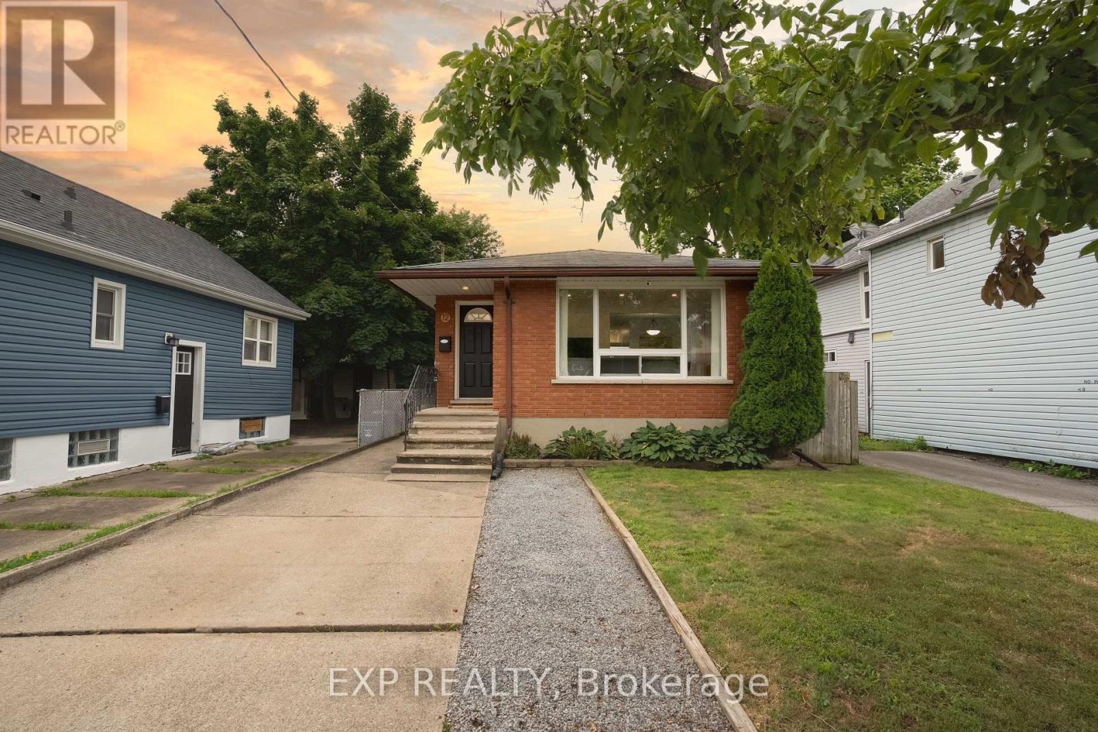 12 Lailey St, St. Catharines, ON L2M 5G8