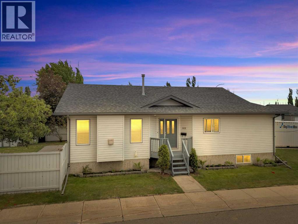 148 Ammeter Close, Red Deer, AB T4R 2Y4