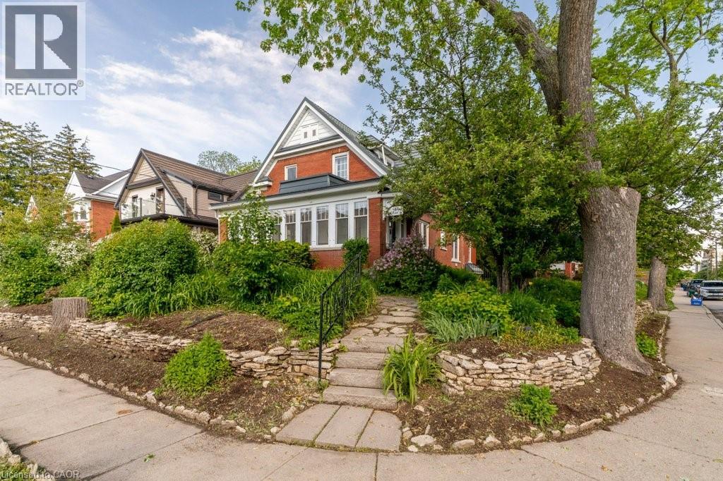 78 Allen St E, Waterloo, ON N2J 1J2