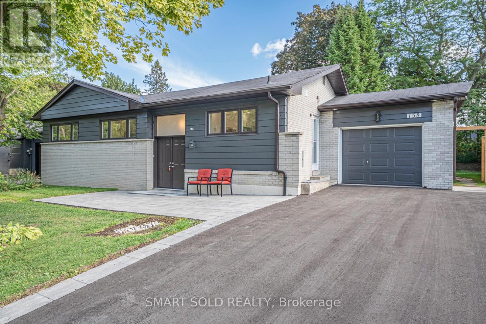 158 Park Ave, Newmarket, ON L3Y 1V1