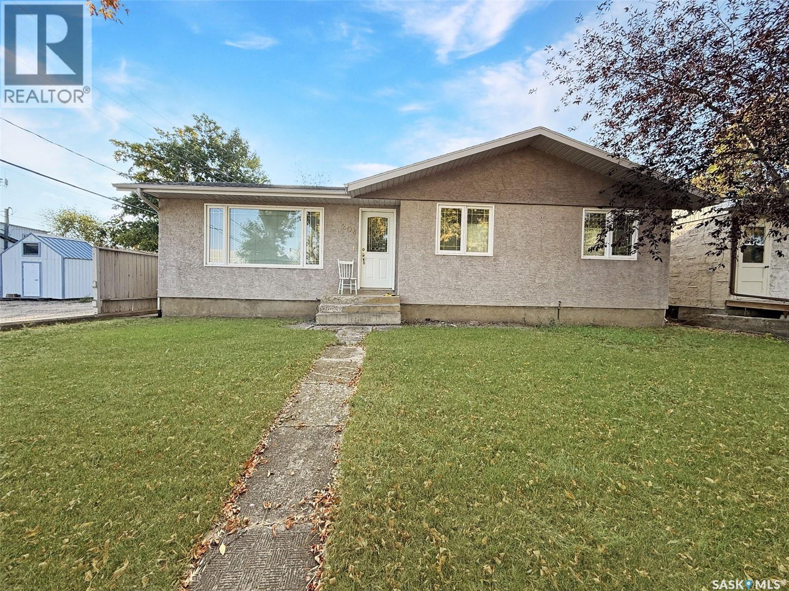 204 Brownlee St, Herbert, SK S0H 2A0