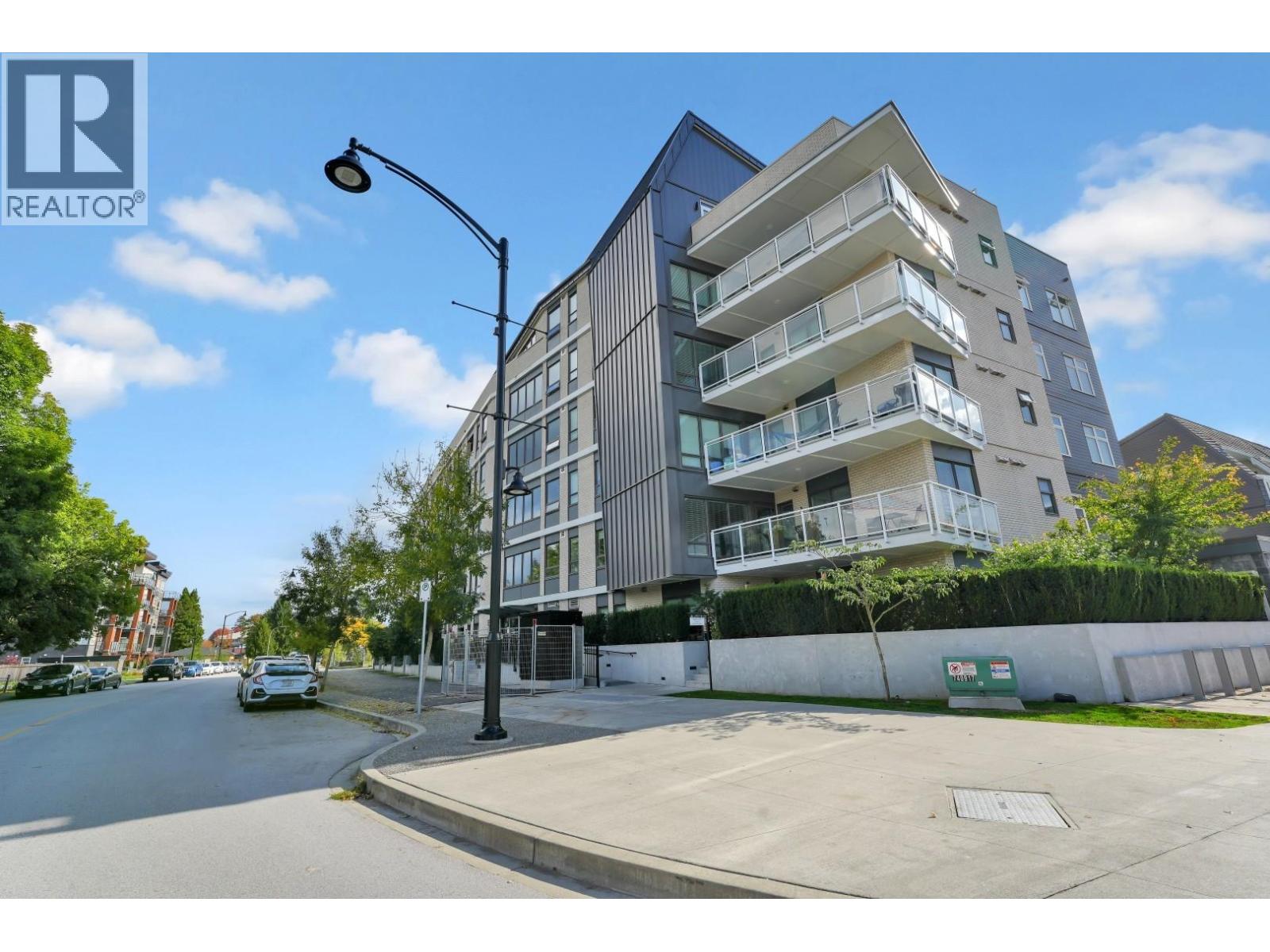 22226 Brown Avenue Unit 411, Maple Ridge, BC V2X 4R2