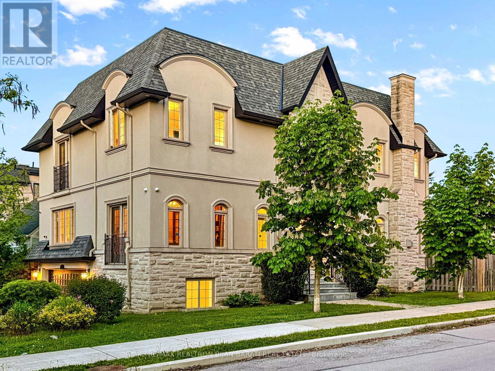 221 Elmwood Ave, Toronto Willowdale East, ON M2N 3M8