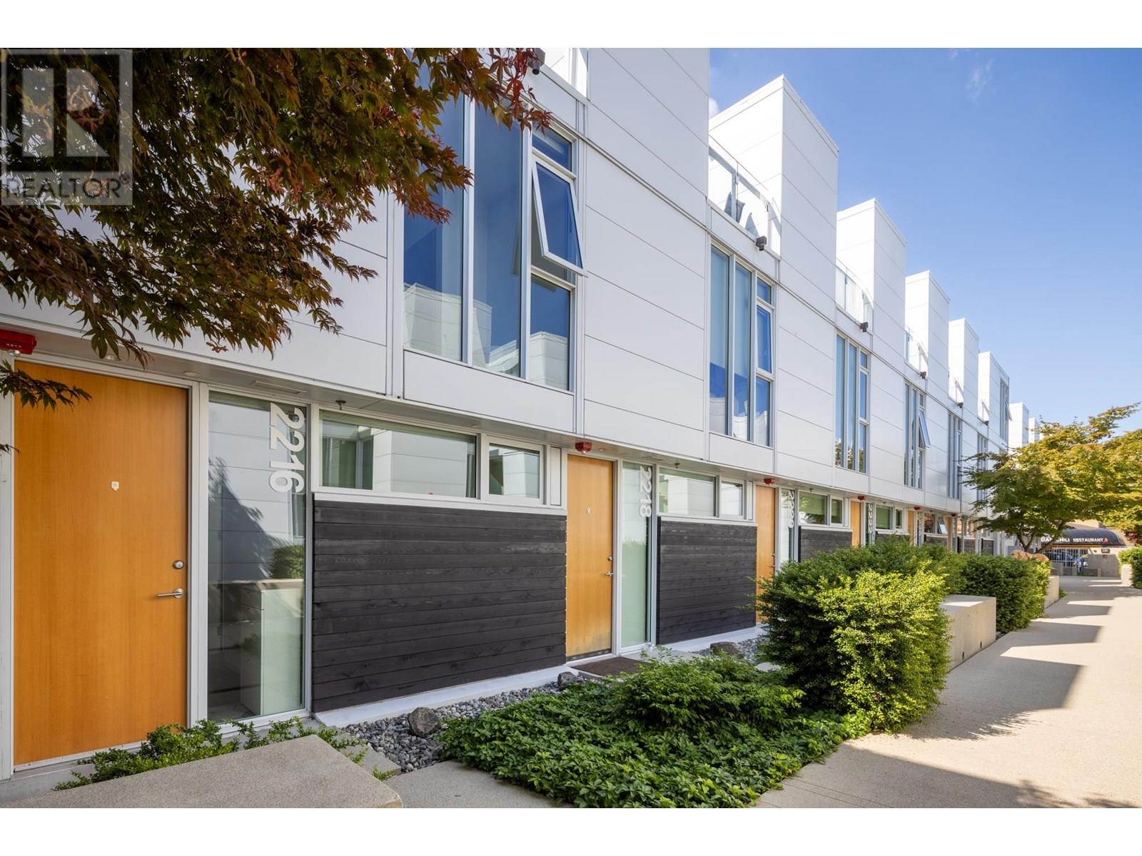 2216 Willow St, Vancouver, BC V5Z 0C8