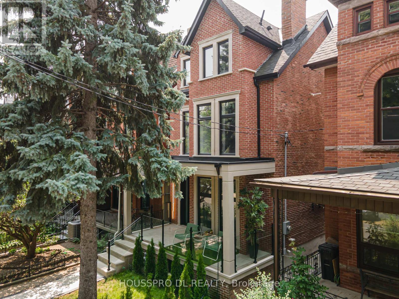 82 Major St, Toronto, ON M5S 2L1