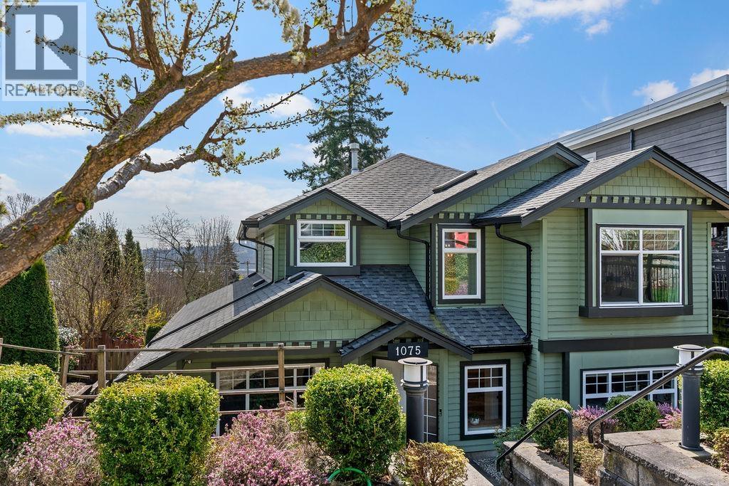 1075 Adderley St, North Vancouver, BC V7L 1T4
