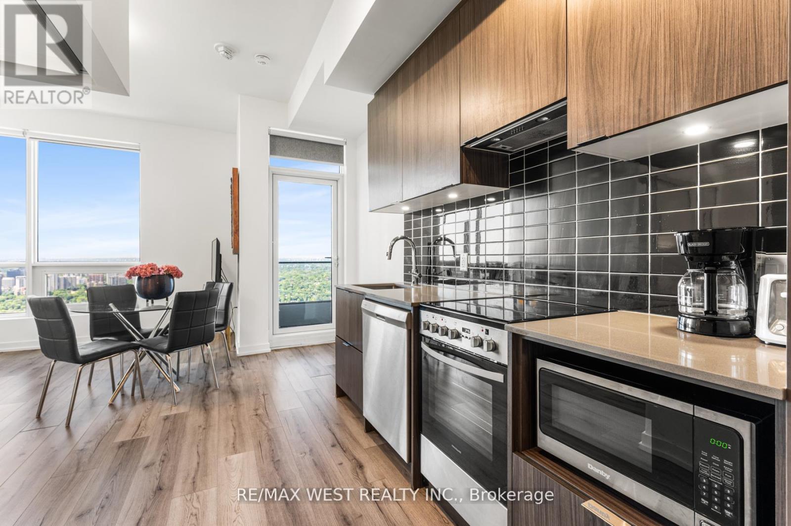 5306 395 Bloor St E, Toronto North St. James Town, ON M4W 0B4