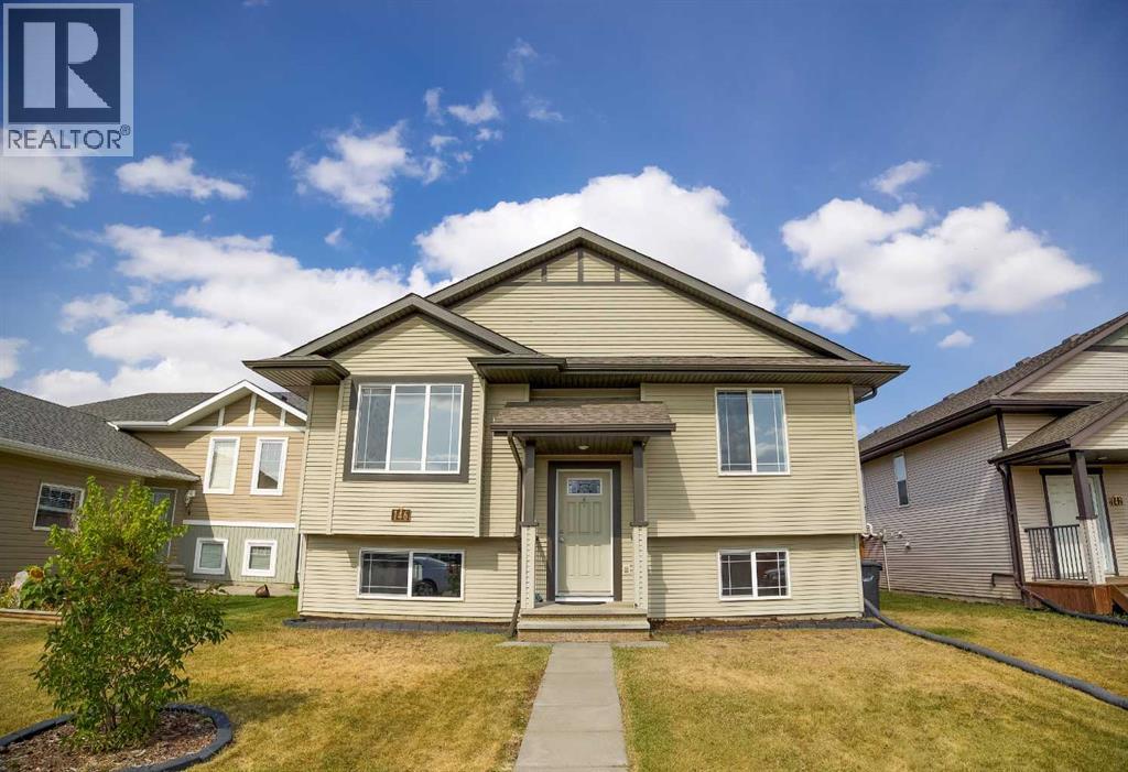 146 Newton Dr, Penhold, AB T0M 1R0