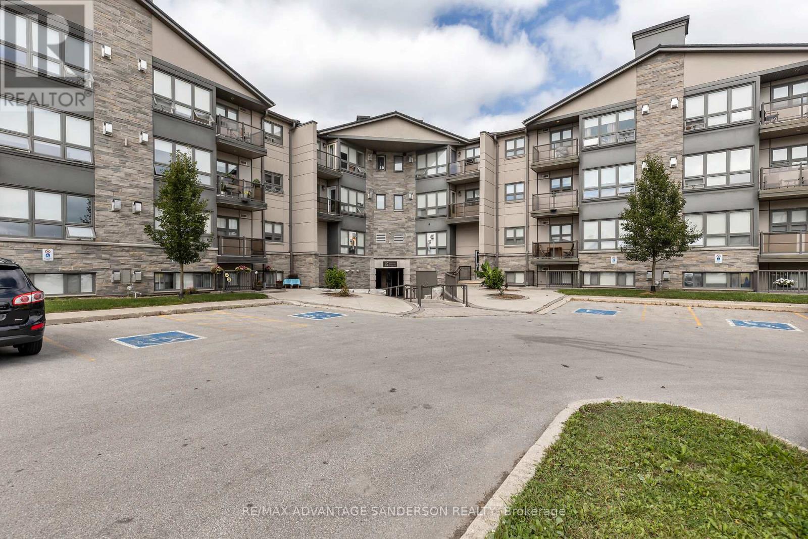 118 15 Jacksway Cres, London, ON N5X 3T8