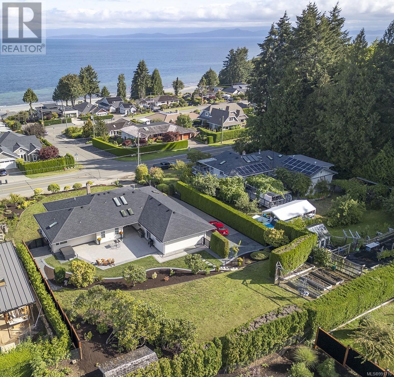 274 Crescent Rd W, Qualicum Beach, BC V9K 1J9