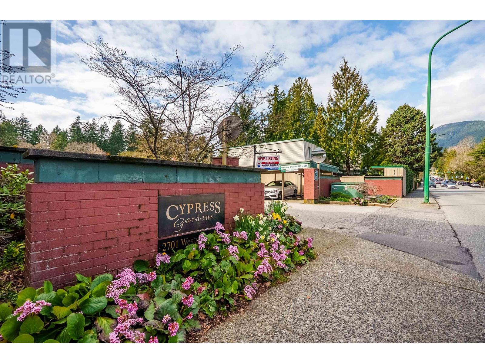 2645 Westview Dr, North Vancouver, BC V7N 3X1
