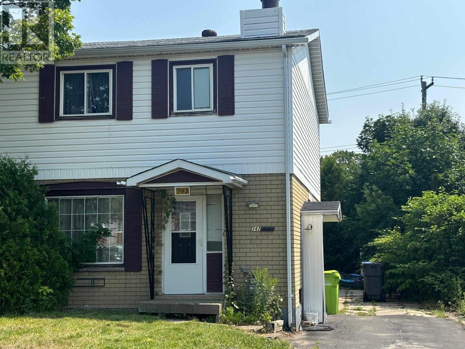 742 Pine St, Sault Ste. Marie, ON P6B 3G1