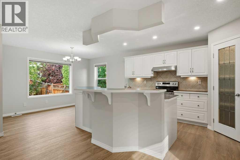 48 Panamount Cres NW, Calgary, AB T3K 5L8